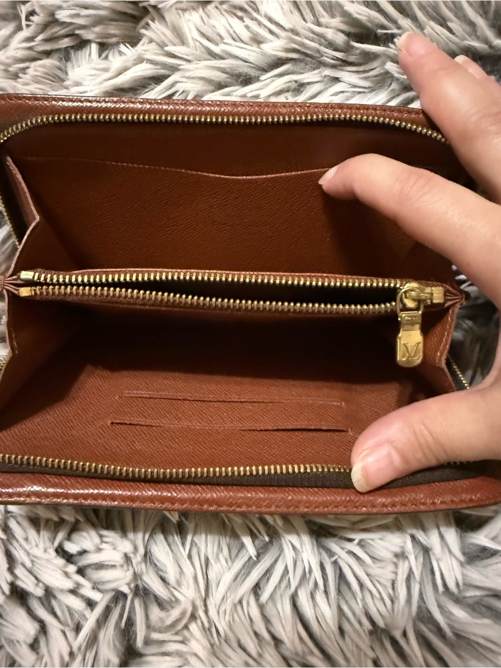 Louis Vuitton Monogram Zip Around Vintage Wallet - Picture 9 of 14